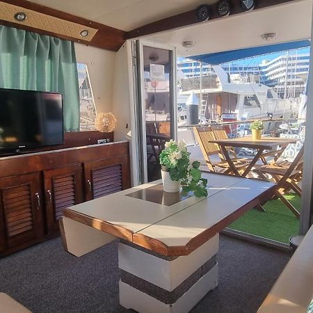 Beautiful And Comfy Boat In Barcelona With Boat Tour Option Hotel Exterior photo