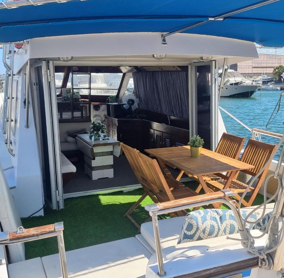 Beautiful And Comfy Boat In Barcelona With Boat Tour Option Hotel Exterior photo