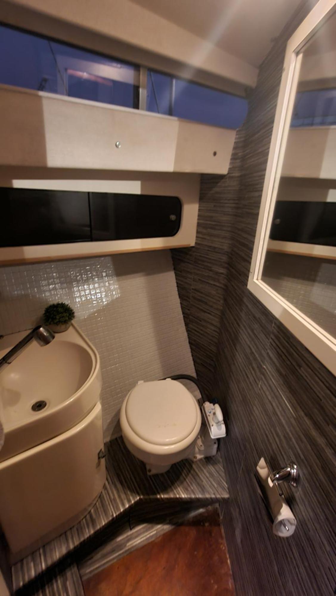 Beautiful And Comfy Boat In Barcelona With Boat Tour Option Hotel Exterior photo